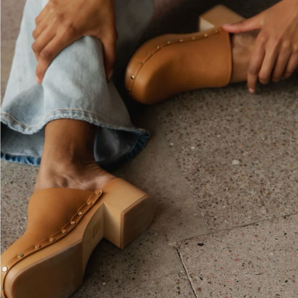 Yvonne Kone Camel Colored Clogs Size 36 - Made in Italy